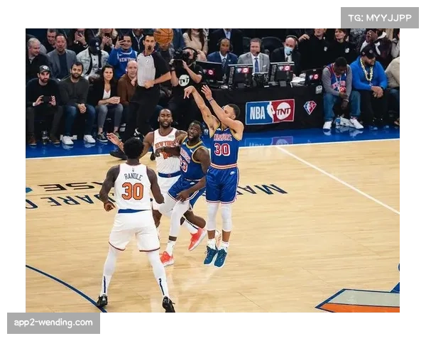 以赛亚·乔首战表现抢眼，三分命中率超五成贡献20分6篮板